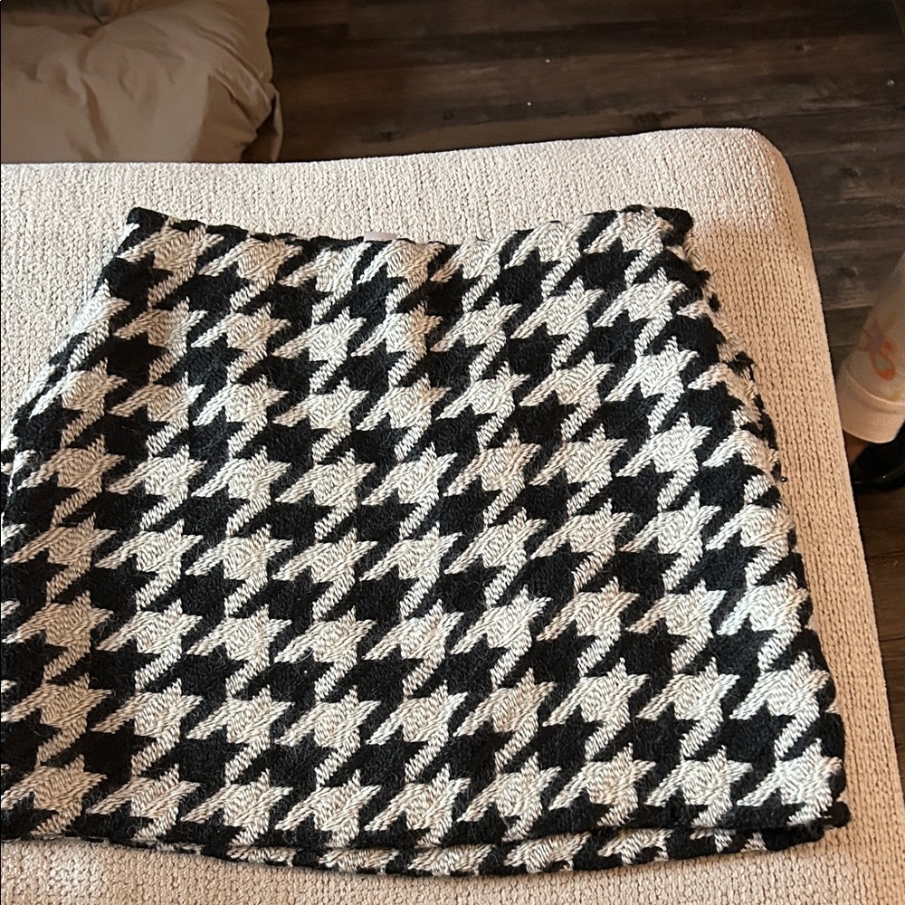 H&M Black and White Houndstooth Mini Skirt